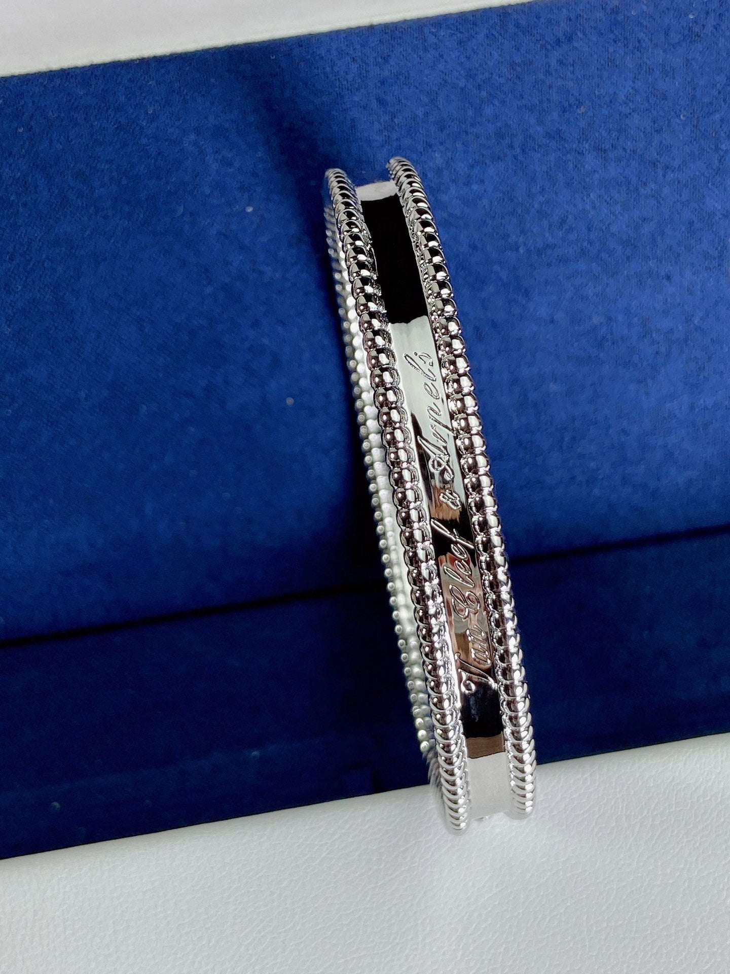 18K Perlée Signature Bracelet